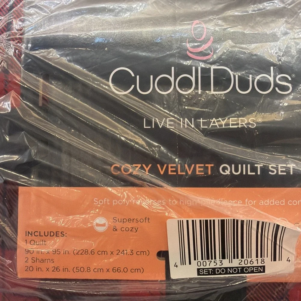 New Cuddl Duds King size Cozy Soft comforter Red/Black Plaid faux fur